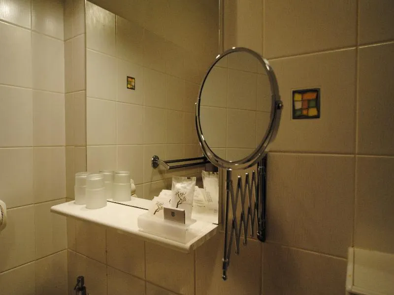 Room, Augustus et Otto, Prague