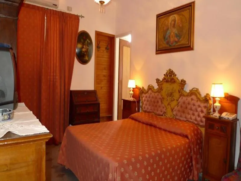 Room, La Riva, Catania