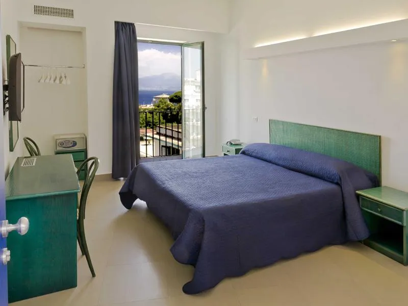 Room, Eden, Naples