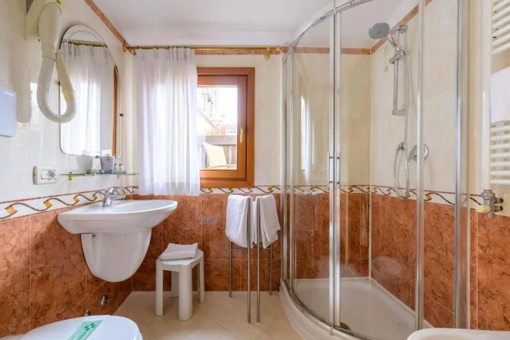 SINGLE CLASSIC Room, Locanda Al Leon, Venice