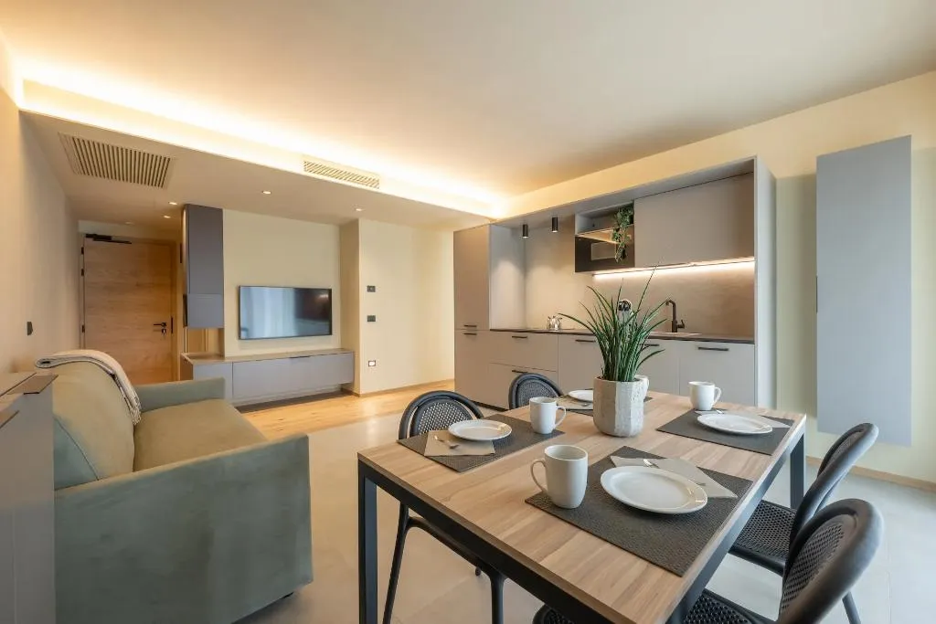 APARTMENT TWO BEDROOMS WITH TERRACE Room, Ètra Suites & Apartments, Milan