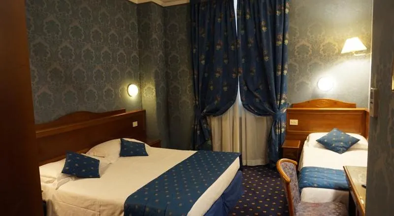 TRIPLE STANDARD Room, Hotel Montecarlo, Rome
