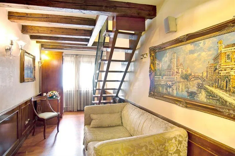 Room, Palazzo La Scala, Venice