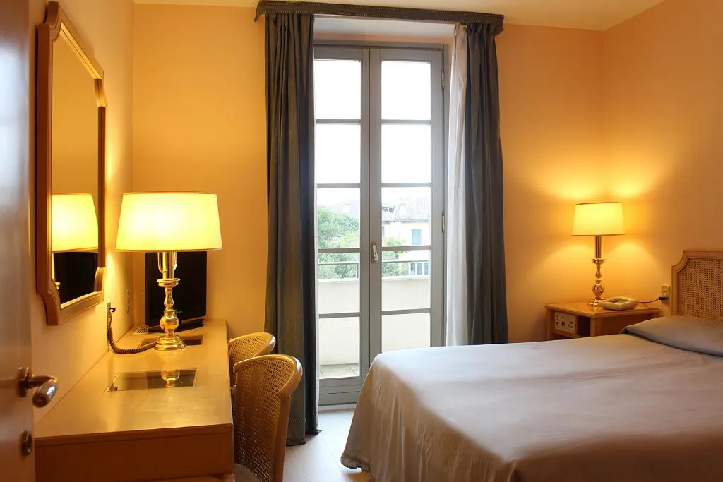 DOUBLE SUPERIOR LAKE VIEW Room, Hotel Villa Carlotta, Milan