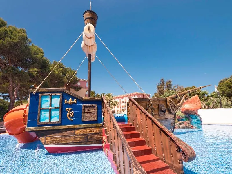Sports and Entertainment, Green Garden, Majorca