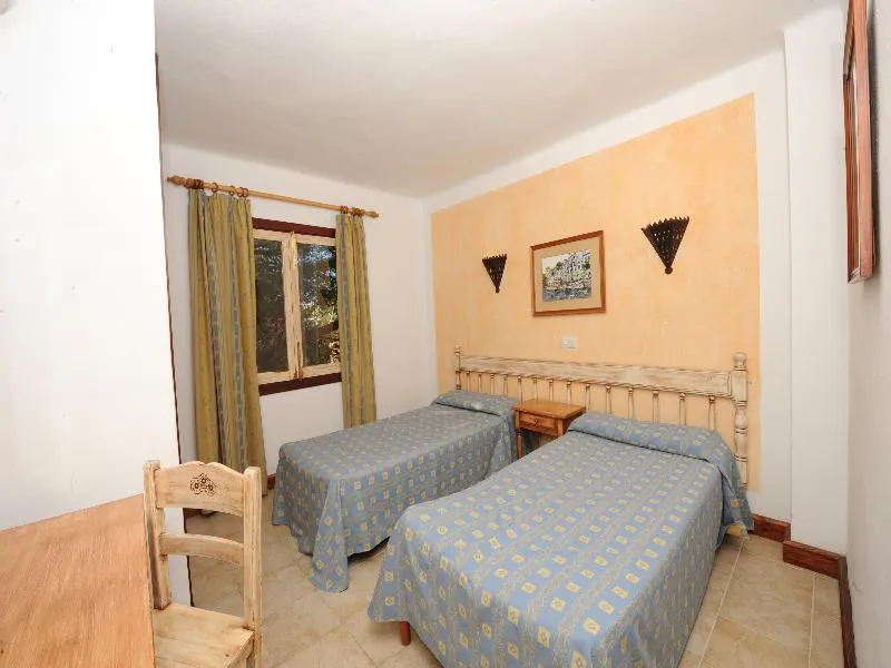 APARTMENT CAPACITY 6 TWO BEDROOMS Room, Playa Ferrera, Majorca