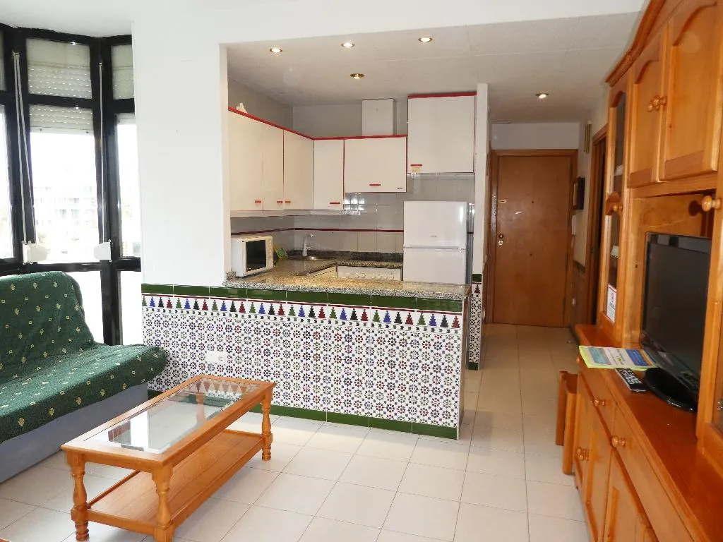 APARTMENT CAPACITY 6 TWO BEDROOMS Room, Apartamentos Surfing3000, Valencia