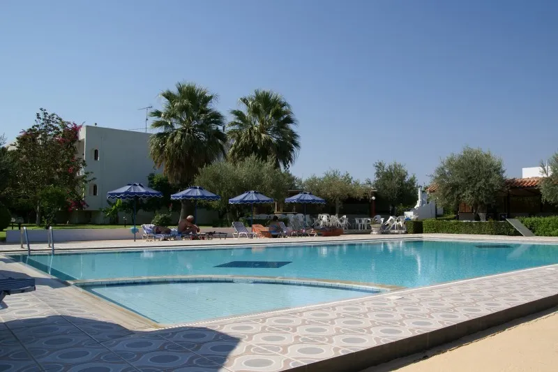 Pool, Tina Flora, Rhodes