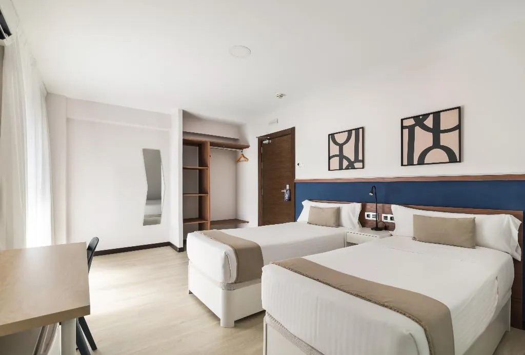 Double or Twin SUPERIOR WITH BALCONY Room, Roisa Hostal Boutique, Madrid