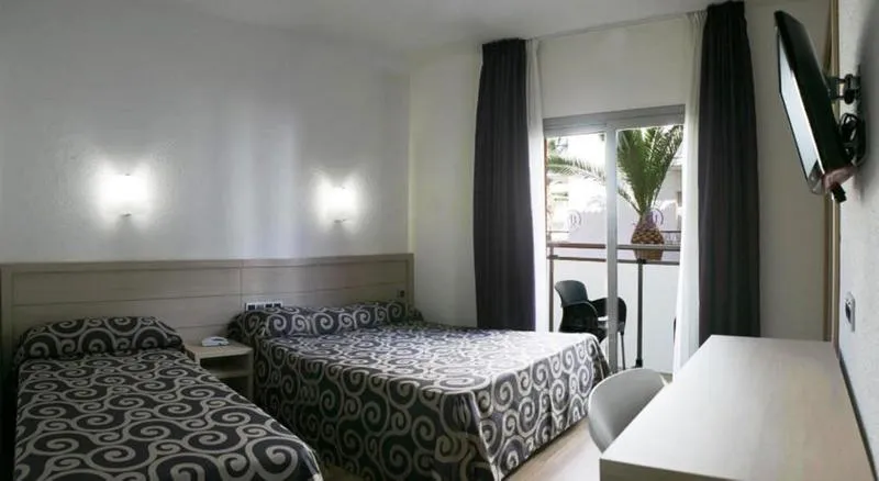 Double or Twin CAPACITY 4 Room, Tossa Beach Center, Costa Brava