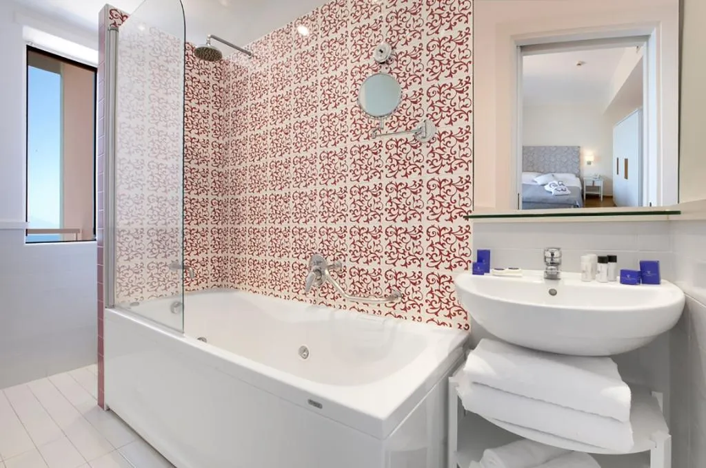 Double or Twin SEA VIEW WITH BALCONY Room, Hotel Regina Sorrento, Naples