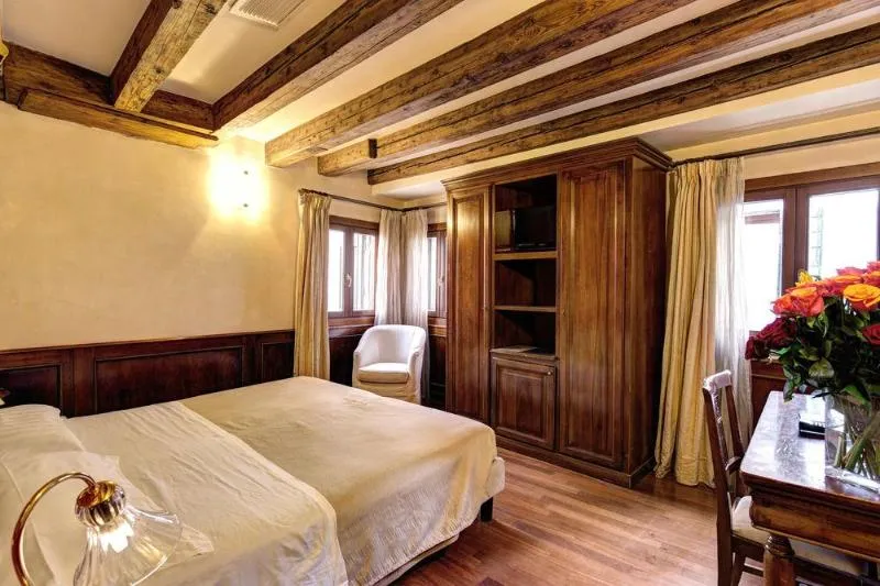 Room, Palazzo La Scala, Venice