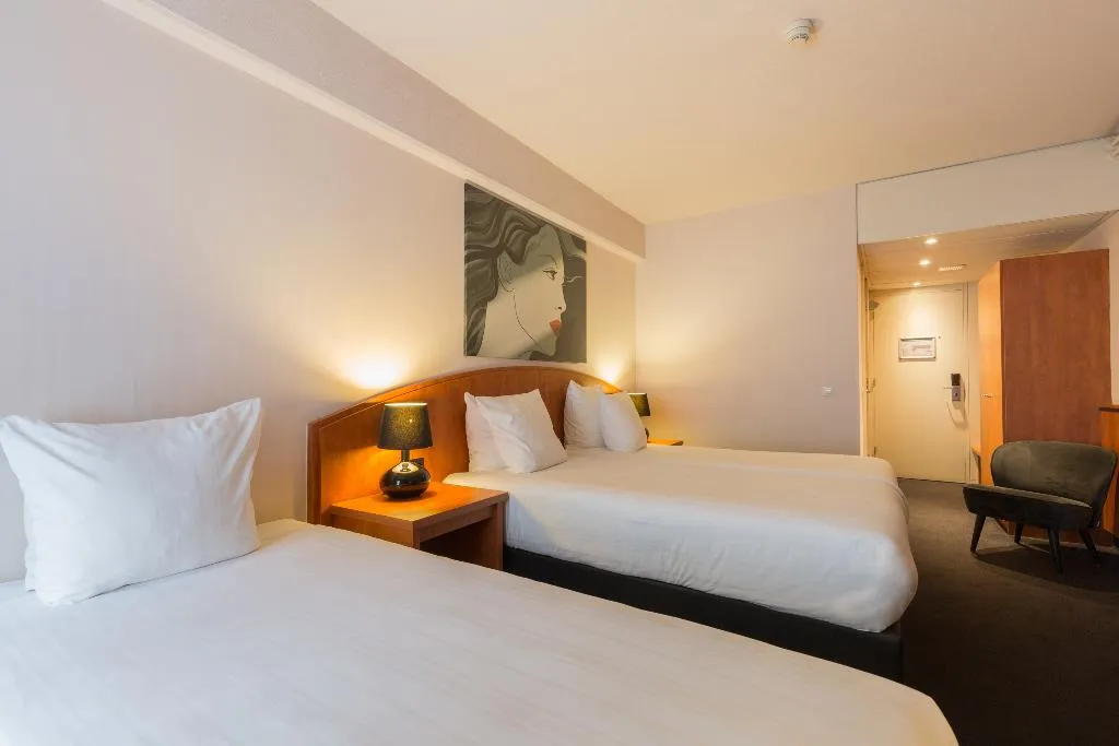 TRIPLE COMFORT Room, Leonardo Hotel Utrecht City Center, Amsterdam