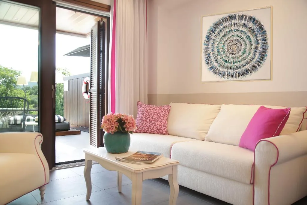 JUNIOR SUITE WITH PRIVATE POOL Room, Avaton Luxury Beach Resort Relais & Chateau, Thessaloniki