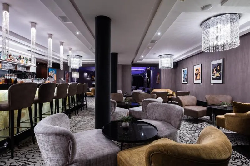 Bar, Kings Court, Prague
