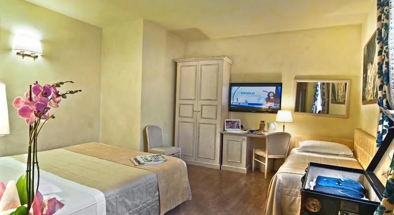 TRIPLE STANDARD Room, Alba Palace, Florence