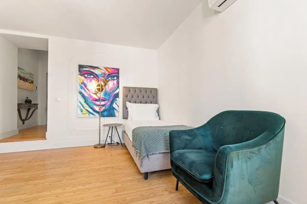 Room, Jardim Da Lapa By Shiadu, Lisbon