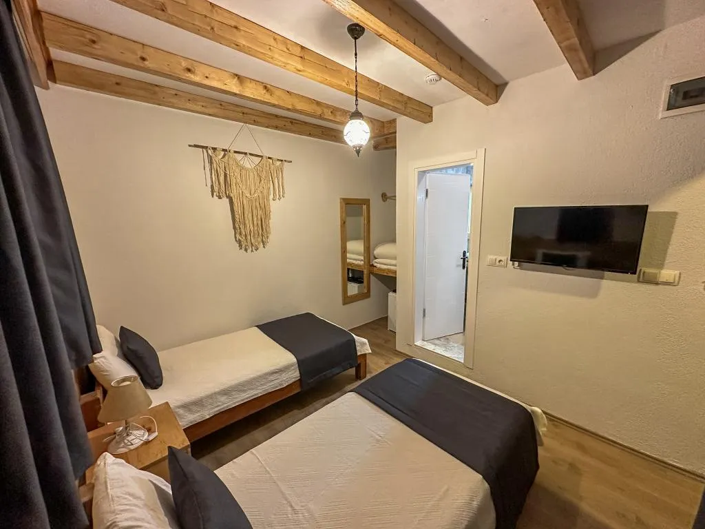 Room TWO DOUBLE BEDS Room, Faralya Misafir Evi, Dalaman