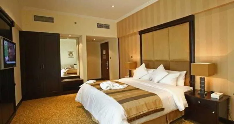 Double or Twin DELUXE Room, London Suites Hotel, Dubai