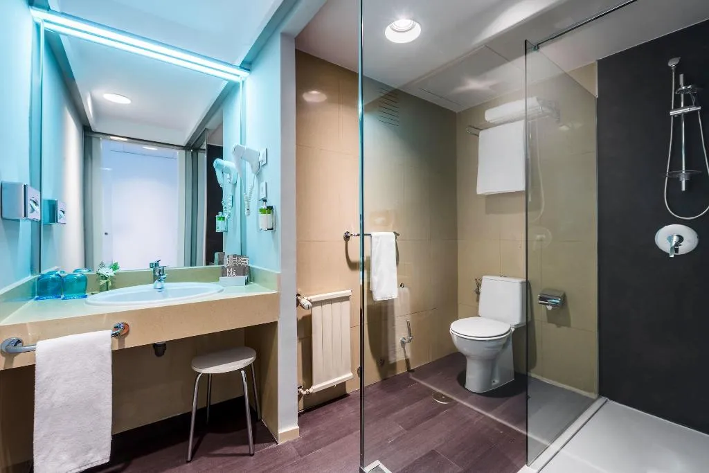FAMILY ROOM STANDARD Room, Guadalajara Conference Center Affiliated By Melia, Madrid