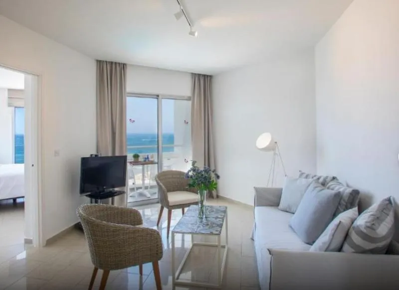 SUITE HONEYMOON Room, Leonardo Plaza Cypria Maris Beach Hotel & Spa, Cyprus