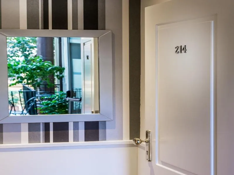 Room, De Petris, Rome