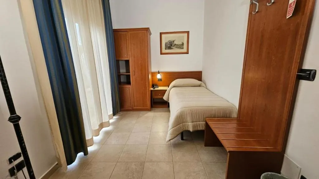 SINGLE WITH BALCONY Room, GH Hotel & Restaurant, Palermo