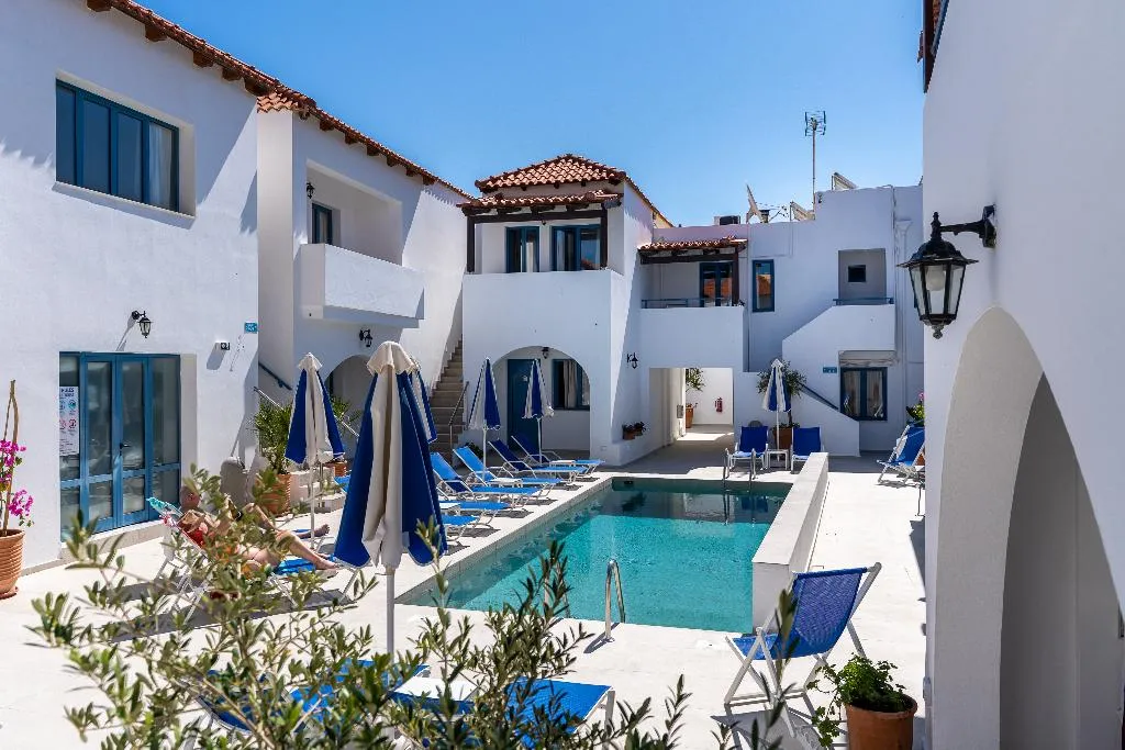 Pool, Iliana, Crete