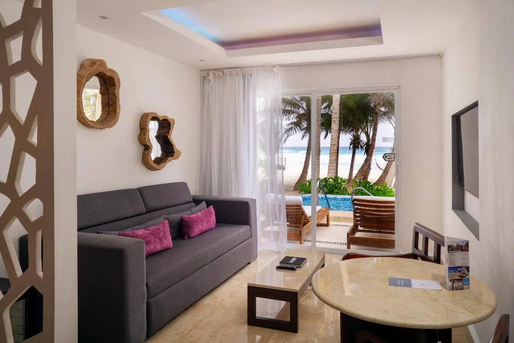 JUNIOR SUITE WITH PRIVATE POOL Room, Flamingo Cancun All Inclusive, Cancun Area