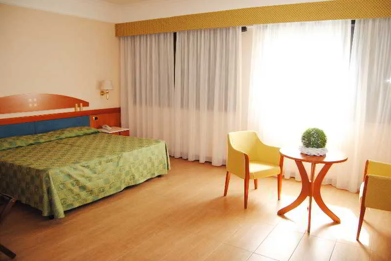Room, Gest. Alb Srl - Hotel Futura, Naples