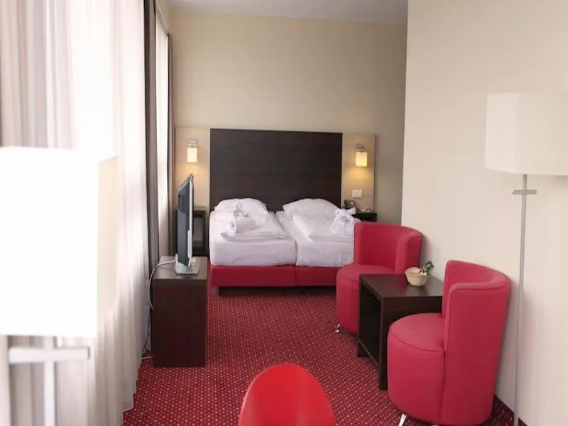 Room, Premier Inn Berlin City Süd, Berlin
