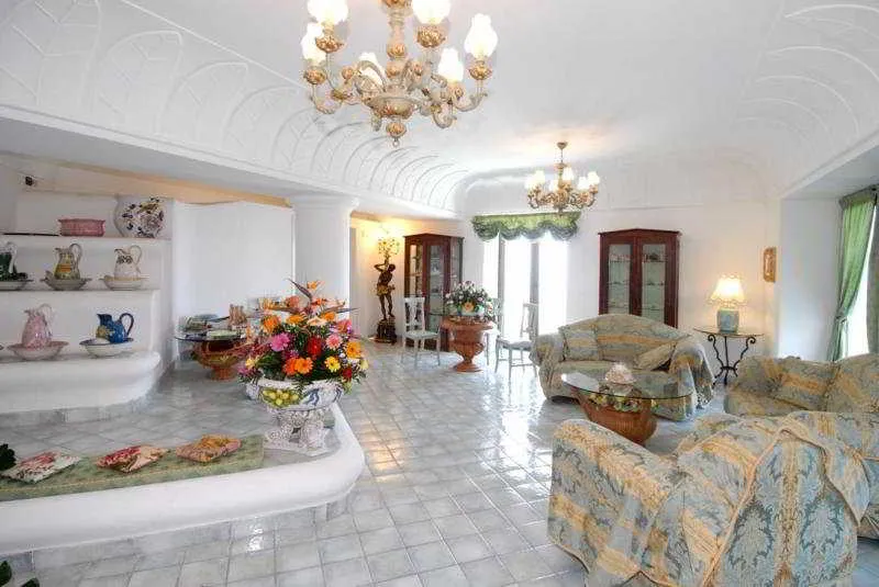Lobby, La Conca Azzurra, Naples