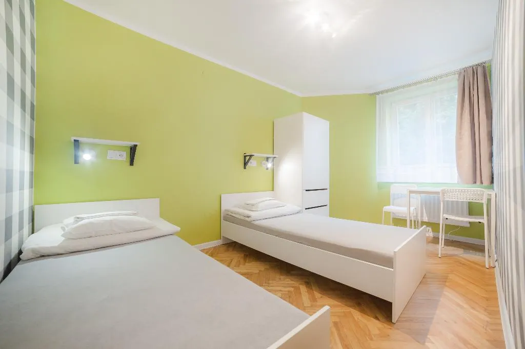TWIN WITH SHARED BATHROOM Room, Dizzy Daisy Hostel, Krakow