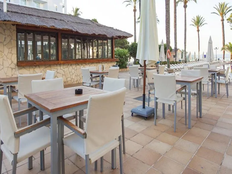 Terrace, Sirenis Hotel Tres Carabelas & SPA, Ibiza