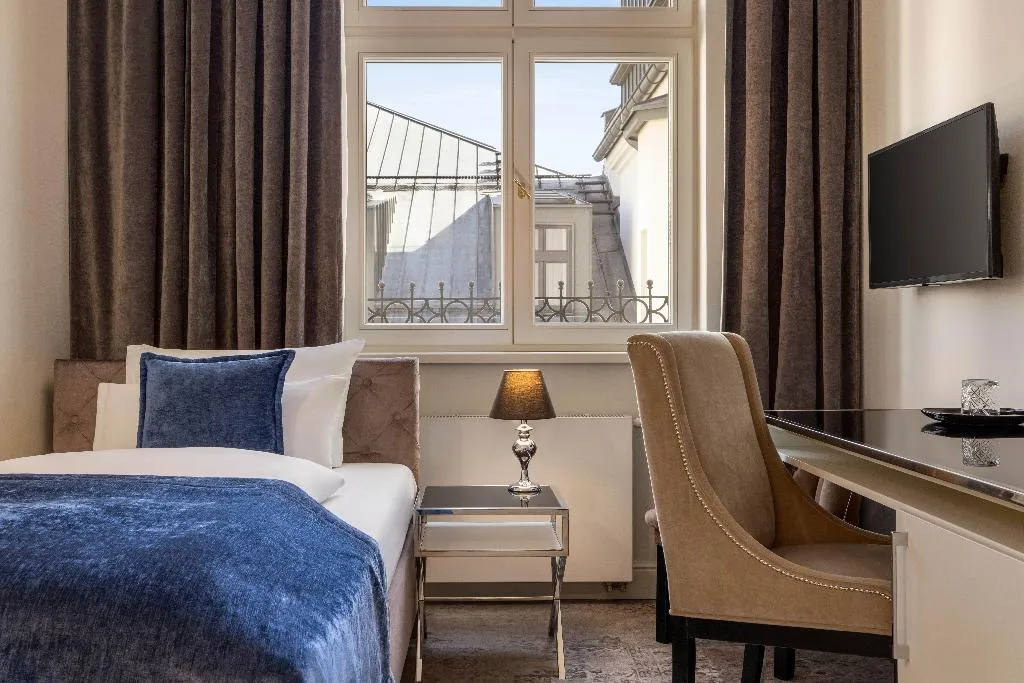 SINGLE STANDARD Room, Wyndham Grand Krakow Old Town, Krakow