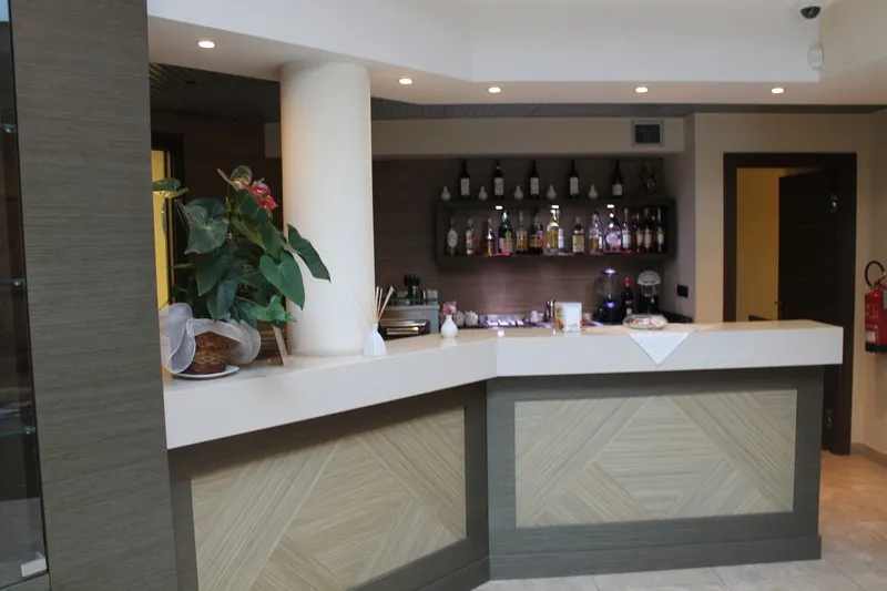 Bar, Raya Hotel Motel, Milan