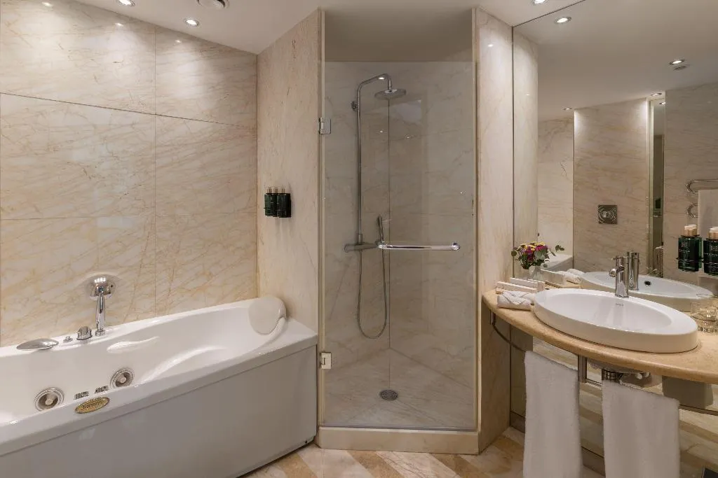 JUNIOR SUITE EXECUTIVE Room, Melia Athens, Athens