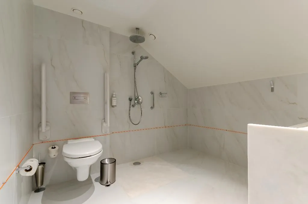 DOUBLE Accessible KING SIZE BED Room, The Emerald House Lisbon, Curio Collection by Hilt, Lisbon