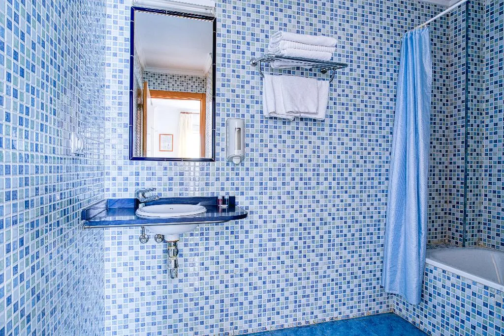 FAMILY ROOM STANDARD Room, Hostal Nova Picanya, Valencia