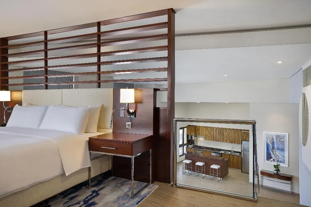 SUITE SEA VIEW KING BED Room, Hilton Dubai The Walk, Dubai