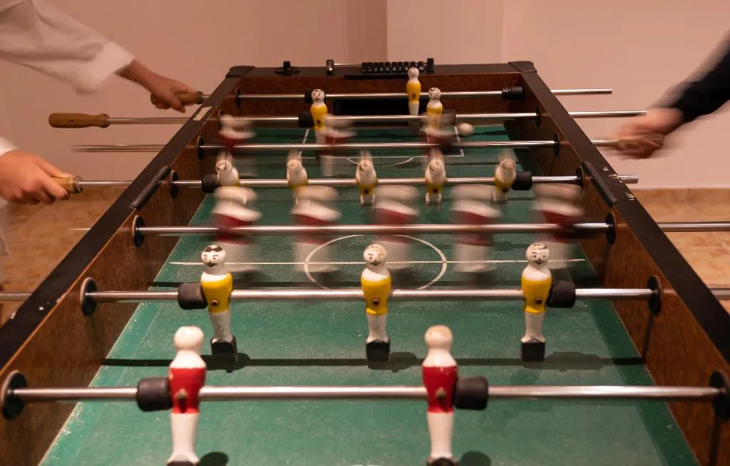 Sports and Entertainment, Majestic, Santorini