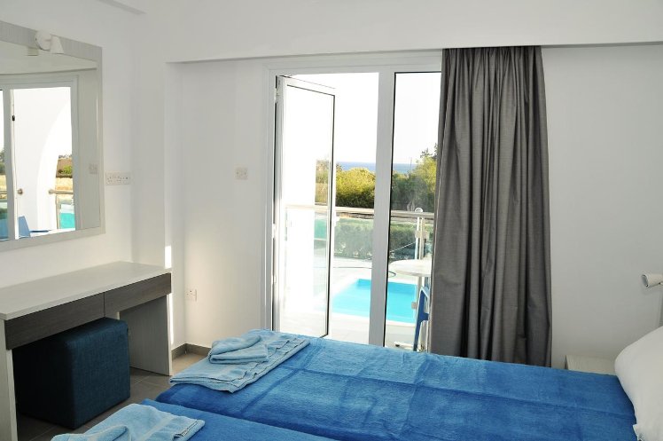 Kaos Htl, Cyprus