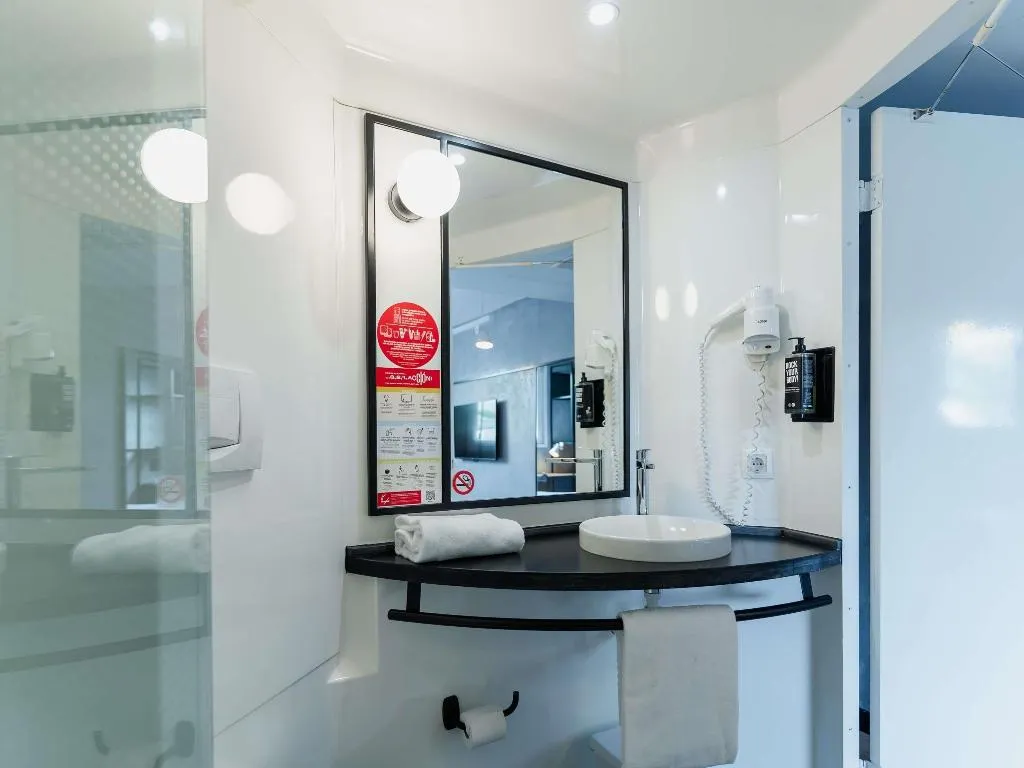 DOUBLE SUPERIOR WITH DOUBLE BED Room, Ibis Alicante, Costa Blanca