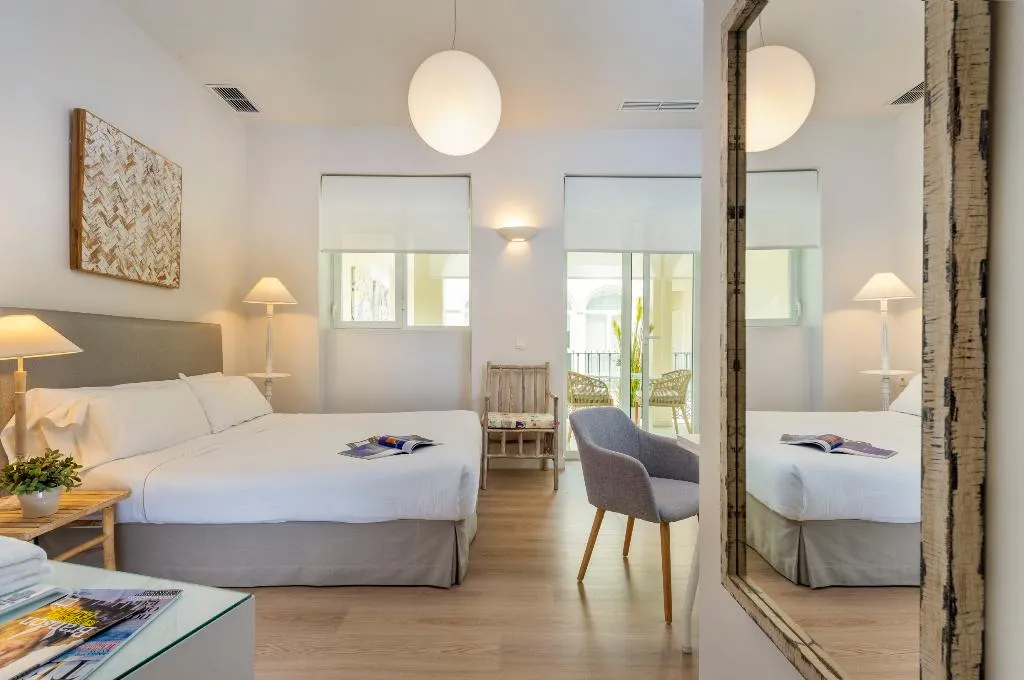 APARTMENT ONE BEDROOM Room, Suites Sevilla Plaza, Seville