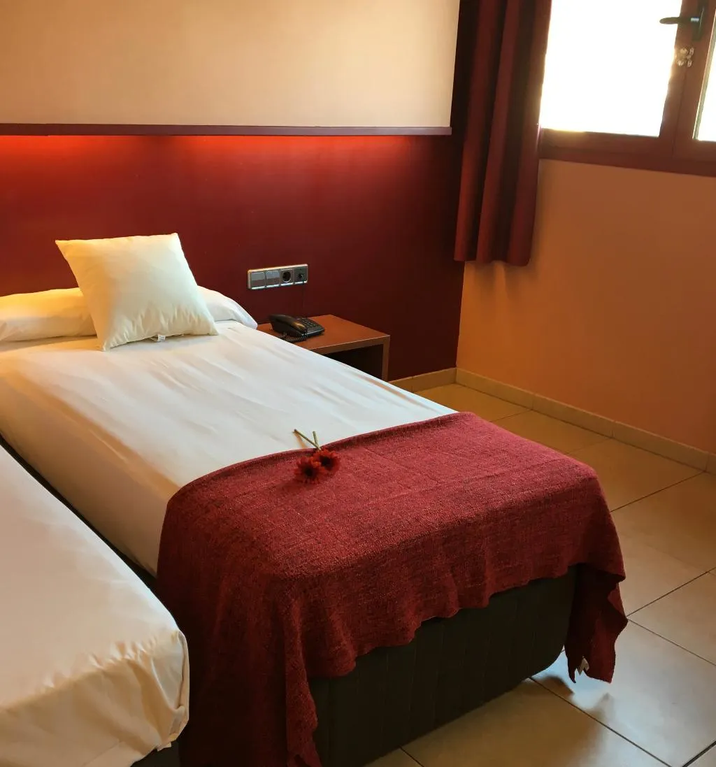 DOUBLE SINGLE USE STANDARD Room, La Jonquera, Barcelona
