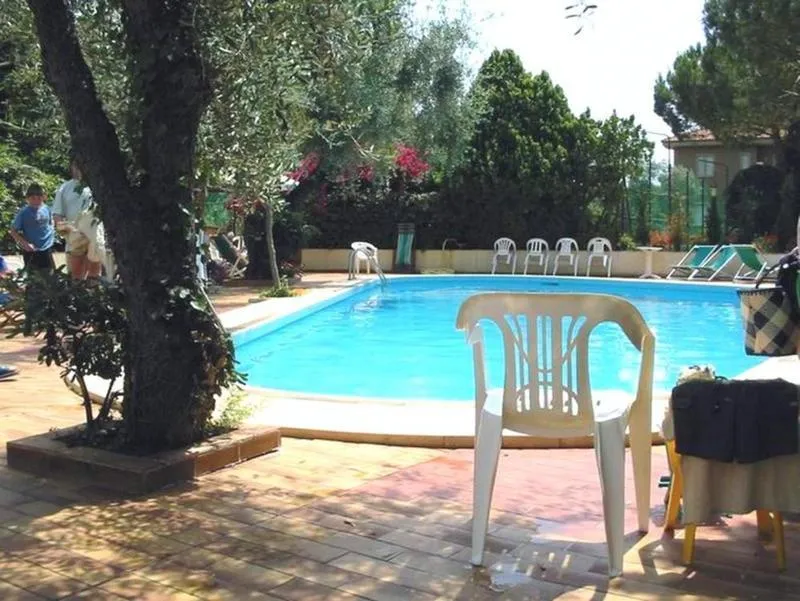 Pool, Orchidea, Naples