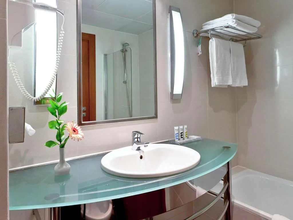 SUITE STANDARD Room, Mercure Lisboa Hotel, Lisbon