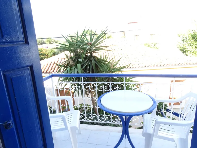 Room, Mariona, Samos