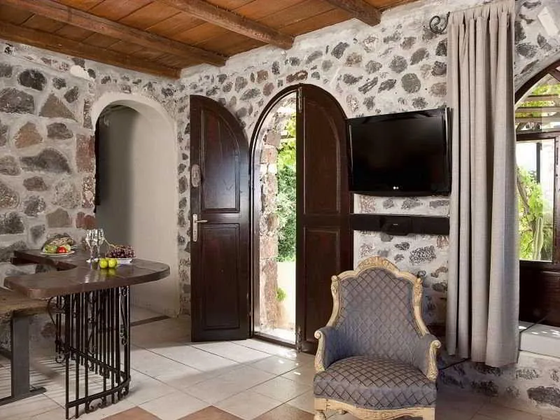 JUNIOR SUITE STANDARD Room, Lava Suites & Lounge, Santorini