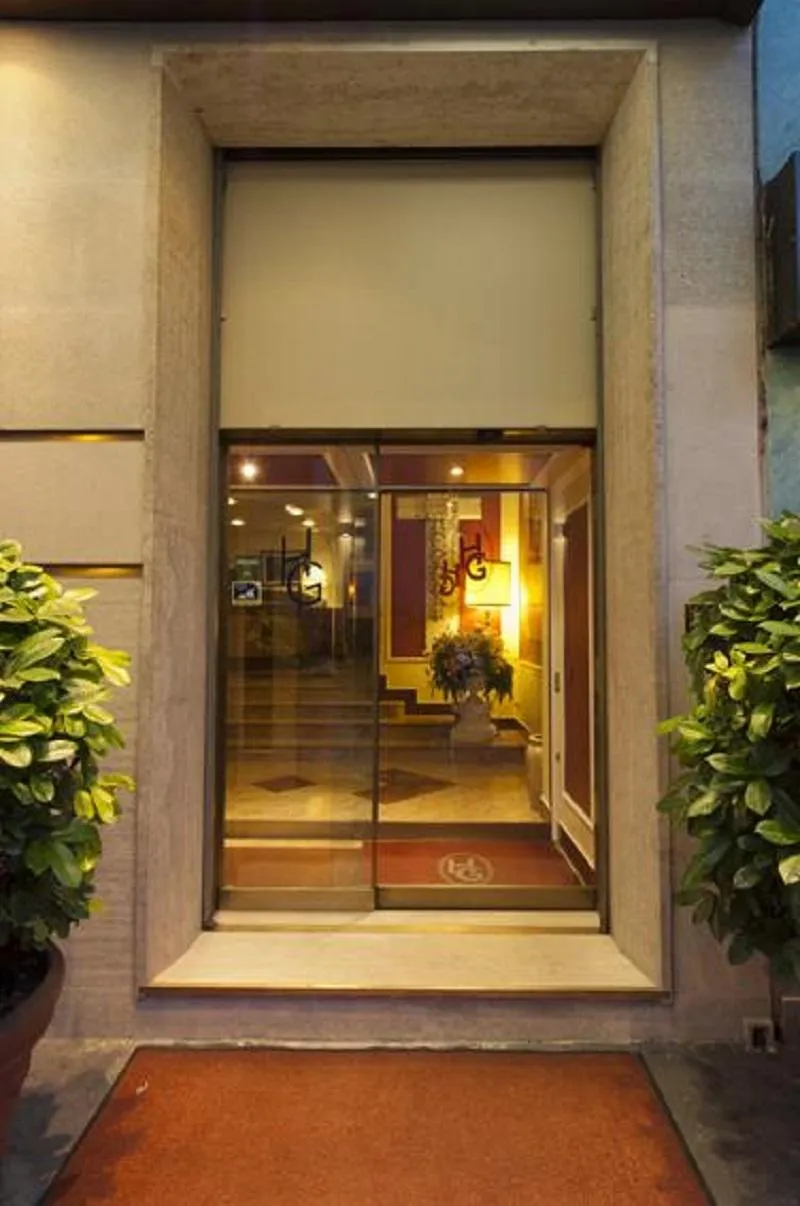 Lobby, Garda, Milan